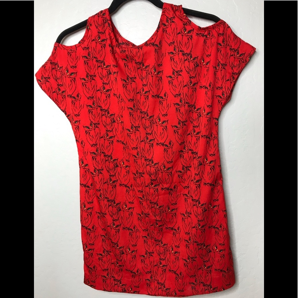 Atmosphere red owl cold shoulder size 8